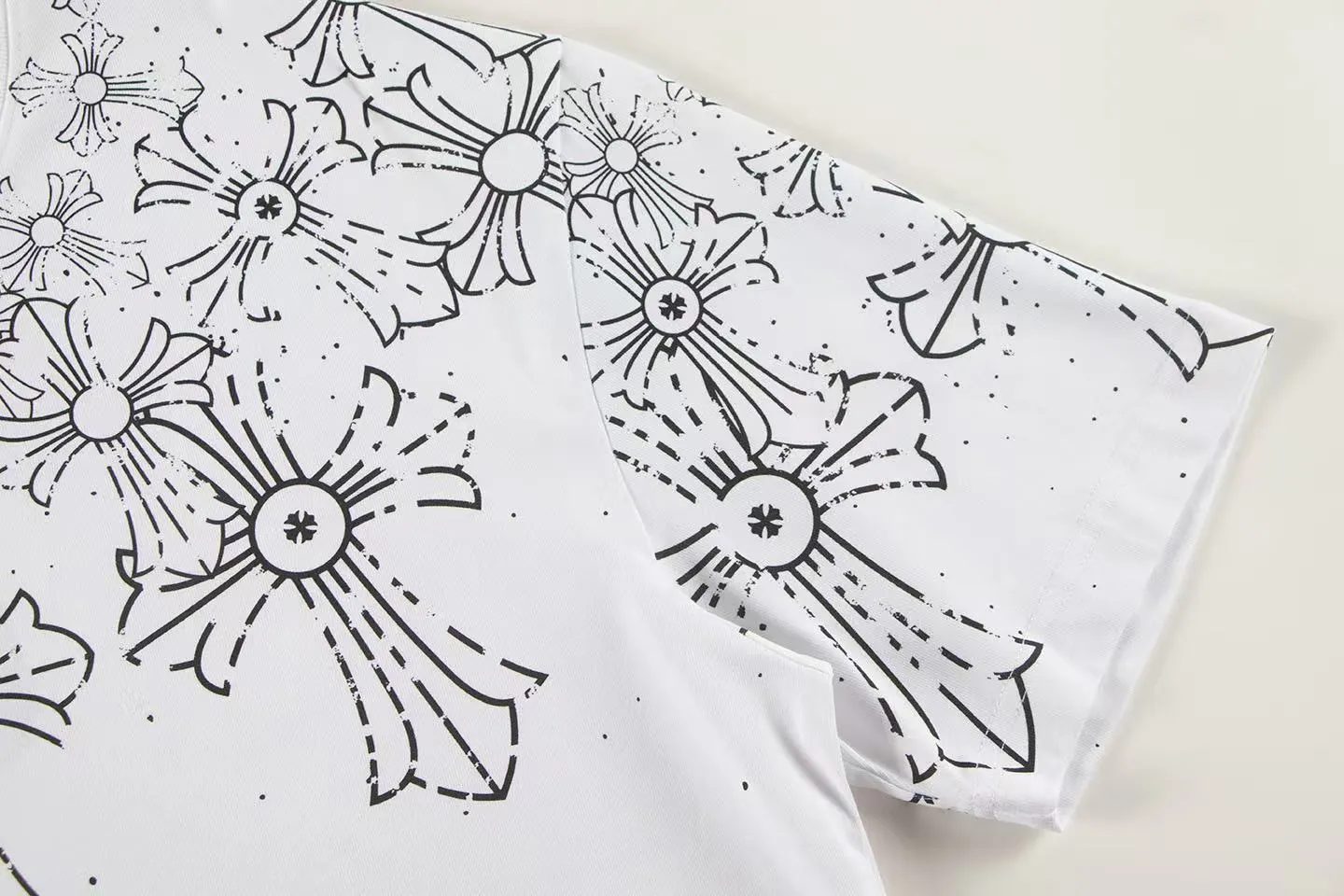 🅿️150 Style: 2025 new Croix Heart short-sleeved T-shirt Material: High version 300g double yarn combed cotton Size: S～XL Color: White Style number: Z026